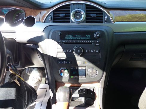 Used 2011 Buick Enclave CXL FWD image 28