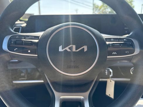 Used 2023 Kia Sportage LX AWD/4WD image 13