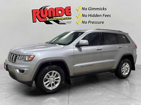 Used 2019 Jeep Grand Cherokee Laredo image 1
