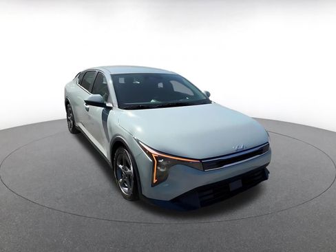 Used 2025 Kia K4 LXS image 3