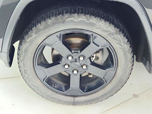 Used 2018 Jeep Grand Cherokee Laredo AWD/4WD image 10