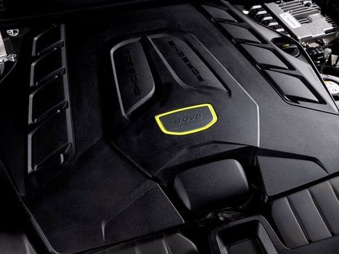 Used 2022 Porsche Cayenne Turbo S image 11