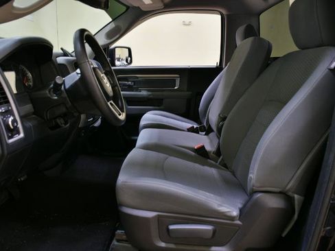 Used 2016 RAM 1500 Express RWD image 31