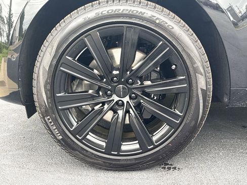 New 2026 Land Rover Range Rover Long Wheelbase SE AWD/4WD image 10