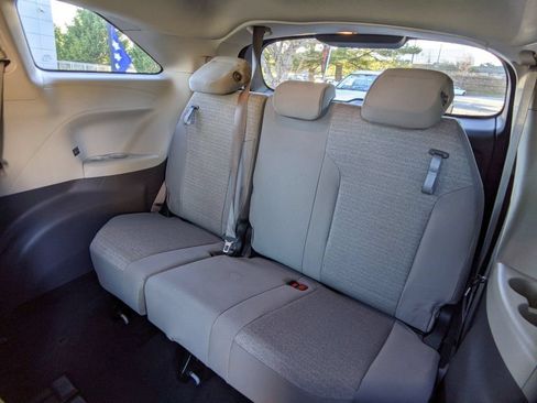 Used 2021 Toyota Sienna LE w/ LE Plus Package FWD image 16