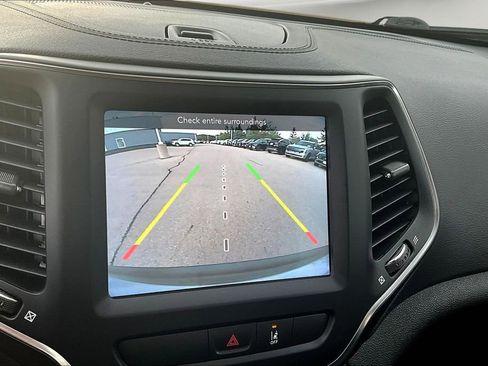 Used 2022 Jeep Cherokee Latitude Lux image 17