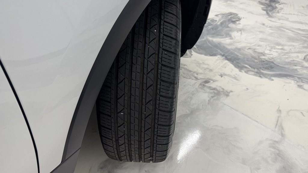 Used 2018 Ford Explorer XLT w/ Equipment Group 202A AWD/4WD image 12