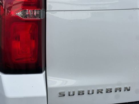 Used 2017 Chevrolet Suburban LT image 26