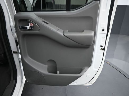 Used 2019 Nissan Frontier Desert Runner RWD image 20
