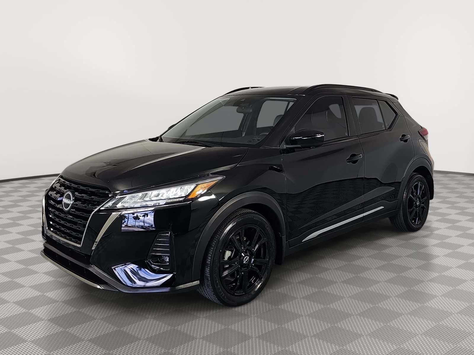 Used 2022 Nissan Kicks SR w/ Premium Package FWD image 4