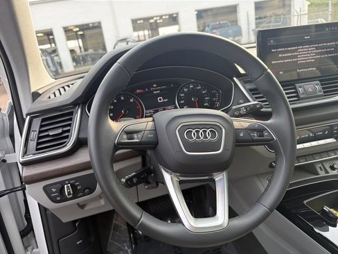 Used 2023 Audi Q5 2.0T Premium w/ Convenience Package AWD/4WD image 21