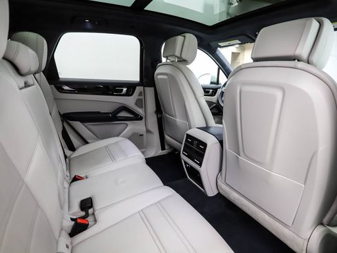 Used 2021 Porsche Cayenne E-Hybrid AWD/4WD image 26