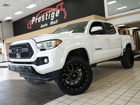 Used 2018 Toyota Tacoma TRD Sport w/ Technology Package image 18