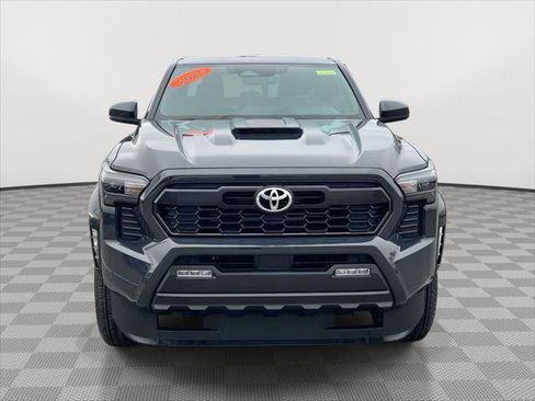Used 2025 Toyota Tacoma TRD Sport image 2