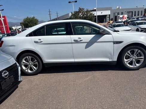 Used 2018 Ford Taurus SE FWD image 14