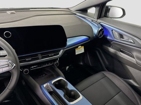 New 2026 Chevrolet Equinox EV LT image 22