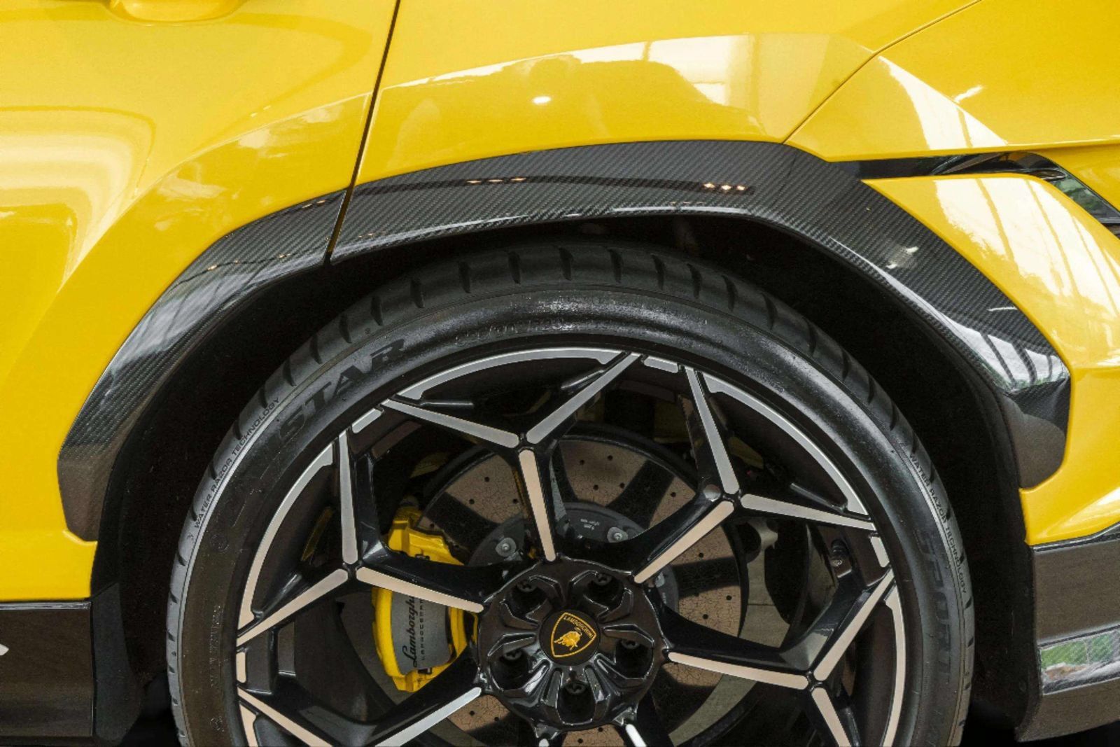 Used 2024 Lamborghini Urus Performante AWD/4WD image 13