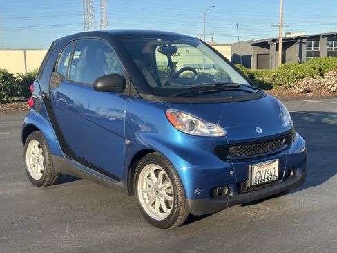 Used 2009 smart fortwo pure RWD image 2