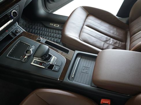 Used 2019 Audi Q5 2.0T Premium Plus AWD/4WD image 21