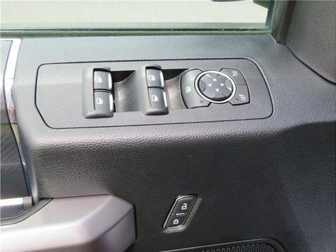 Used 2019 Ford F150 XLT w/ Equipment Group 302A Luxury AWD/4WD image 12