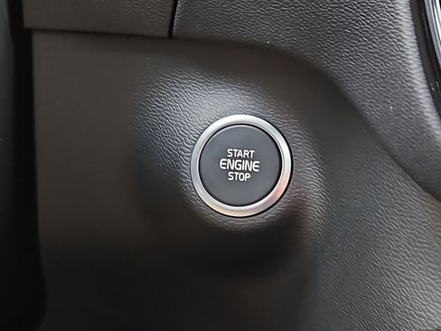 New 2026 Volvo XC40 B5 Ultra w/ Protection Package Premier image 18