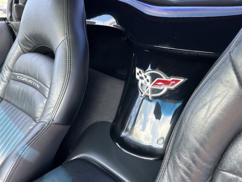 Used 2003 Chevrolet Corvette Convertible w/ Preferred Equipment Group1 image 16