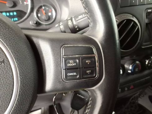 Used 2012 Jeep Wrangler Sport AWD/4WD image 17