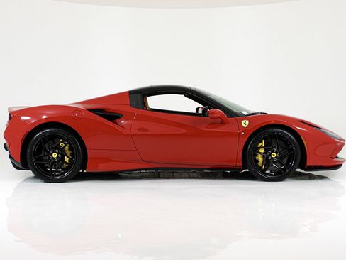 Certified 2022 Ferrari F8 Tributo RWD image 16