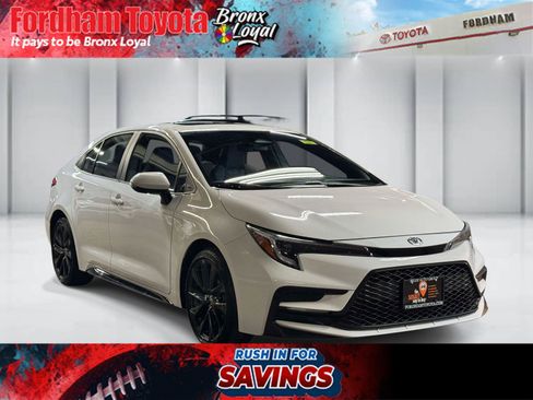 Used 2024 Toyota Corolla SE w/ SE Premium Package FWD image 1