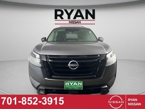 New 2025 Nissan Pathfinder Platinum image 11