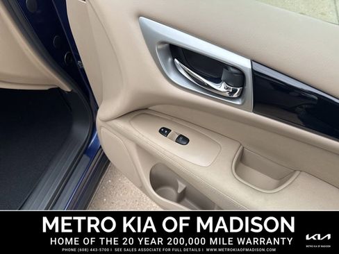 Used 2017 Nissan Pathfinder SV w/ SV Cold Weather Package AWD/4WD image 36
