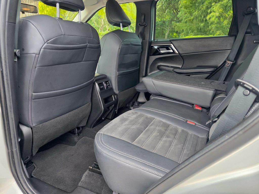 Used 2023 Mitsubishi Outlander SE FWD image 28