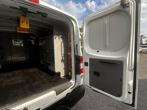 Used 2015 Nissan NV 2500 SV image 33