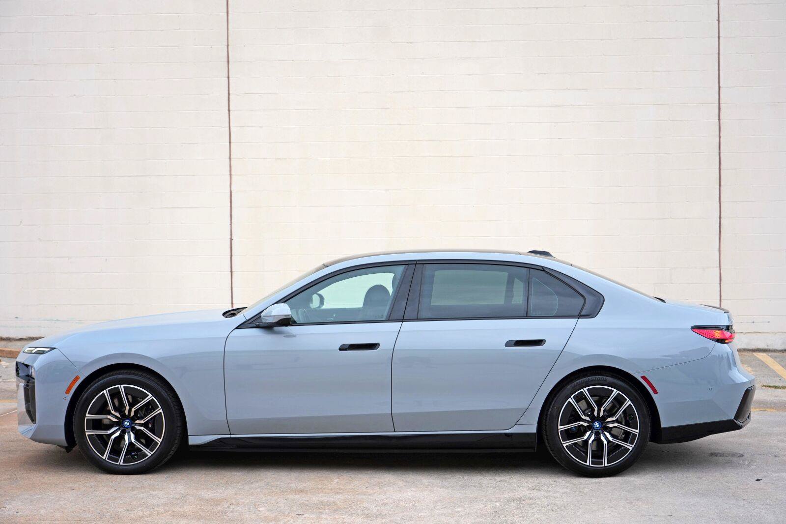 Used 2023 BMW i7 xDrive60 w/ Parking Assistance Package AWD/4WD image 61