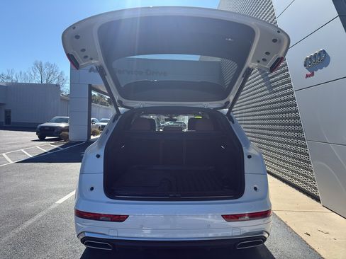 Used 2023 Audi Q5 e Premium Plus w/ Premium Plus Package image 8