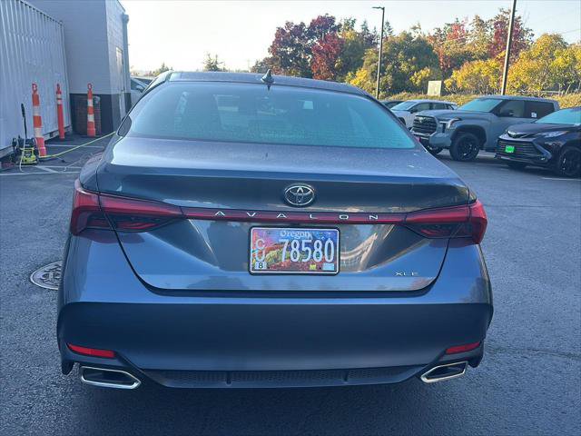 Certified 2022 Toyota Avalon XLE w/ Moonroof Package FWD image 4