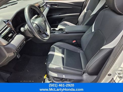 Used 2025 Toyota Camry SE FWD image 9