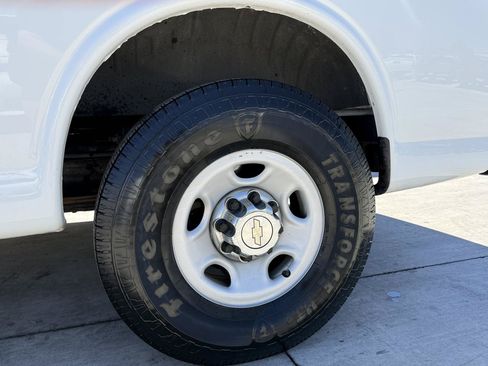 Used 2014 Chevrolet Express 2500 LT w/ LT Preferred Equipment Group RWD image 10