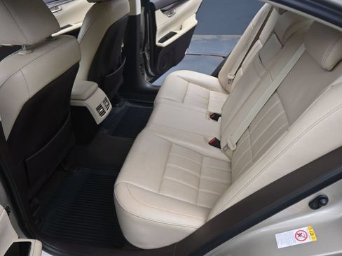 Used 2018 Lexus ES 350 w/ Luxury Package w/Wood Trim FWD image 16