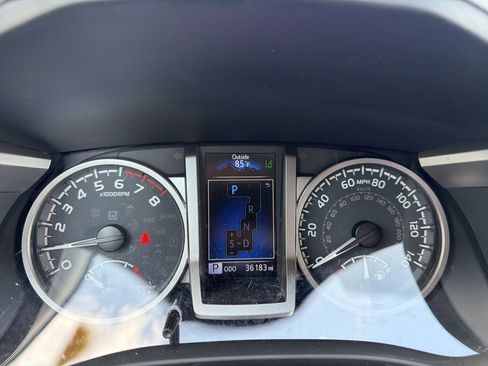 Used 2022 Toyota Tacoma SR5 w/ Technology Package RWD image 12