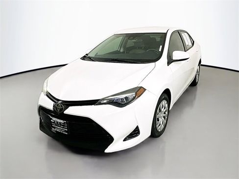 Used 2017 Toyota Corolla LE image 3