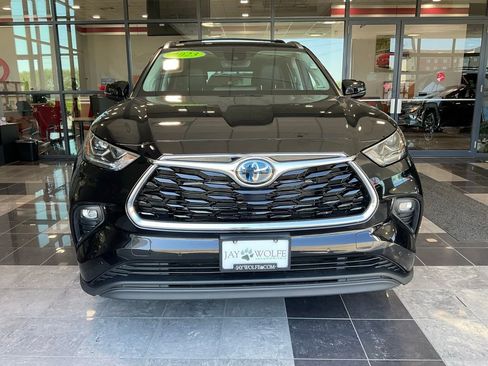 Used 2023 Toyota Highlander Limited AWD/4WD image 2