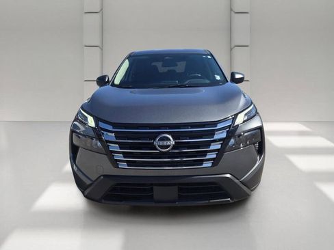 Used 2025 Nissan Rogue S FWD image 2