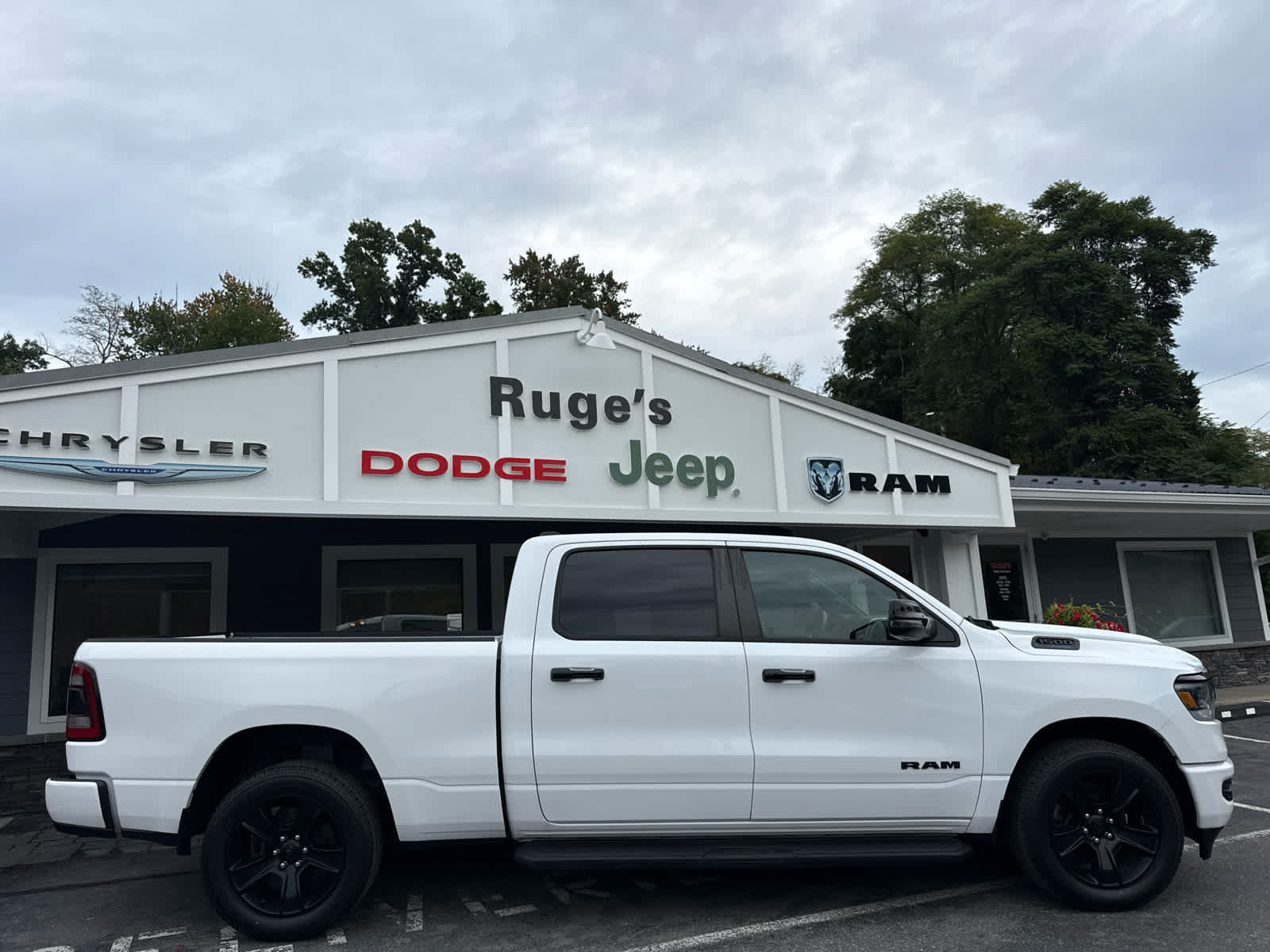 Used 2023 RAM 1500 Big Horn AWD/4WD image 2