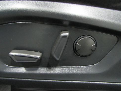 Used 2021 Ford Explorer XLT w/ Equipment Group 202A AWD/4WD image 23