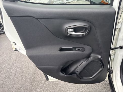 Used 2020 Jeep Renegade Latitude image 24