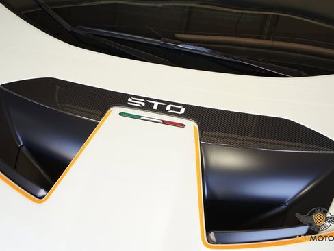 Used 2022 Lamborghini Huracan STO image 14