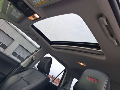 Used 2021 Toyota 4Runner TRD Off-Road Premium w/ Moonroof Package AWD/4WD image 15