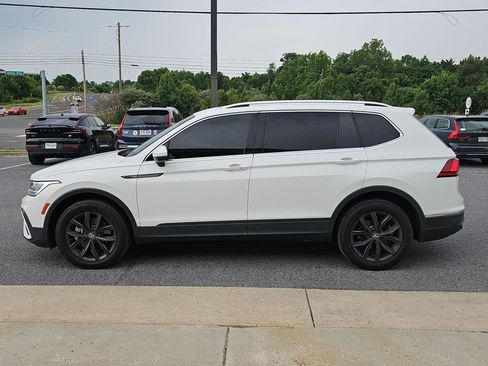 Used 2022 Volkswagen Tiguan SE AWD/4WD image 3