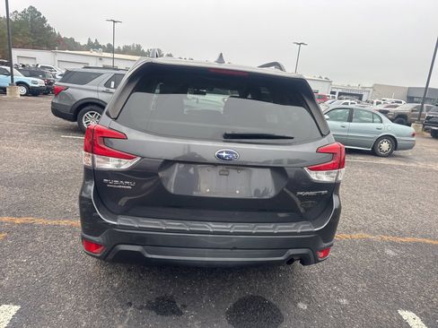 Used 2020 Subaru Forester Premium image 6